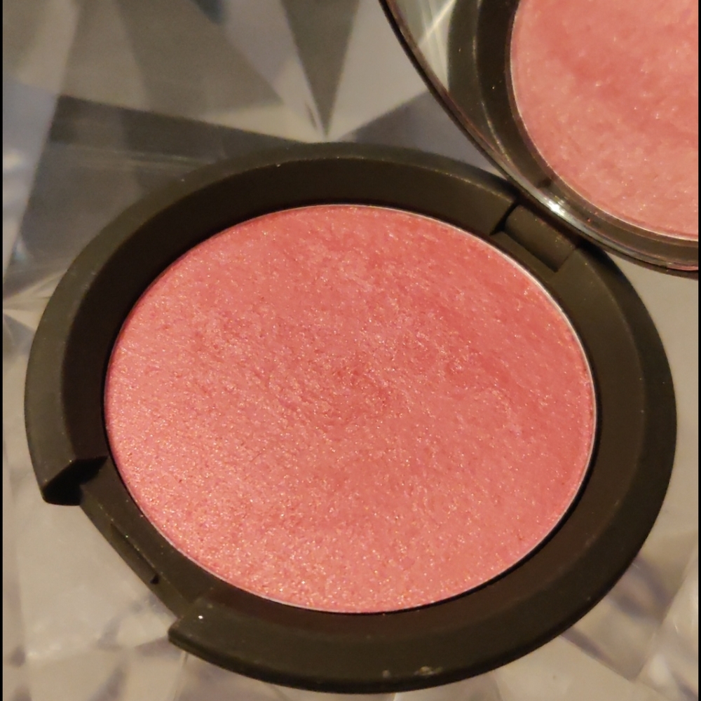 Becca Luminous Blush in Camellia
